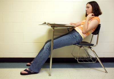 椅子に座った時の正しい姿勢 悪い姿勢 できる 姿勢改善